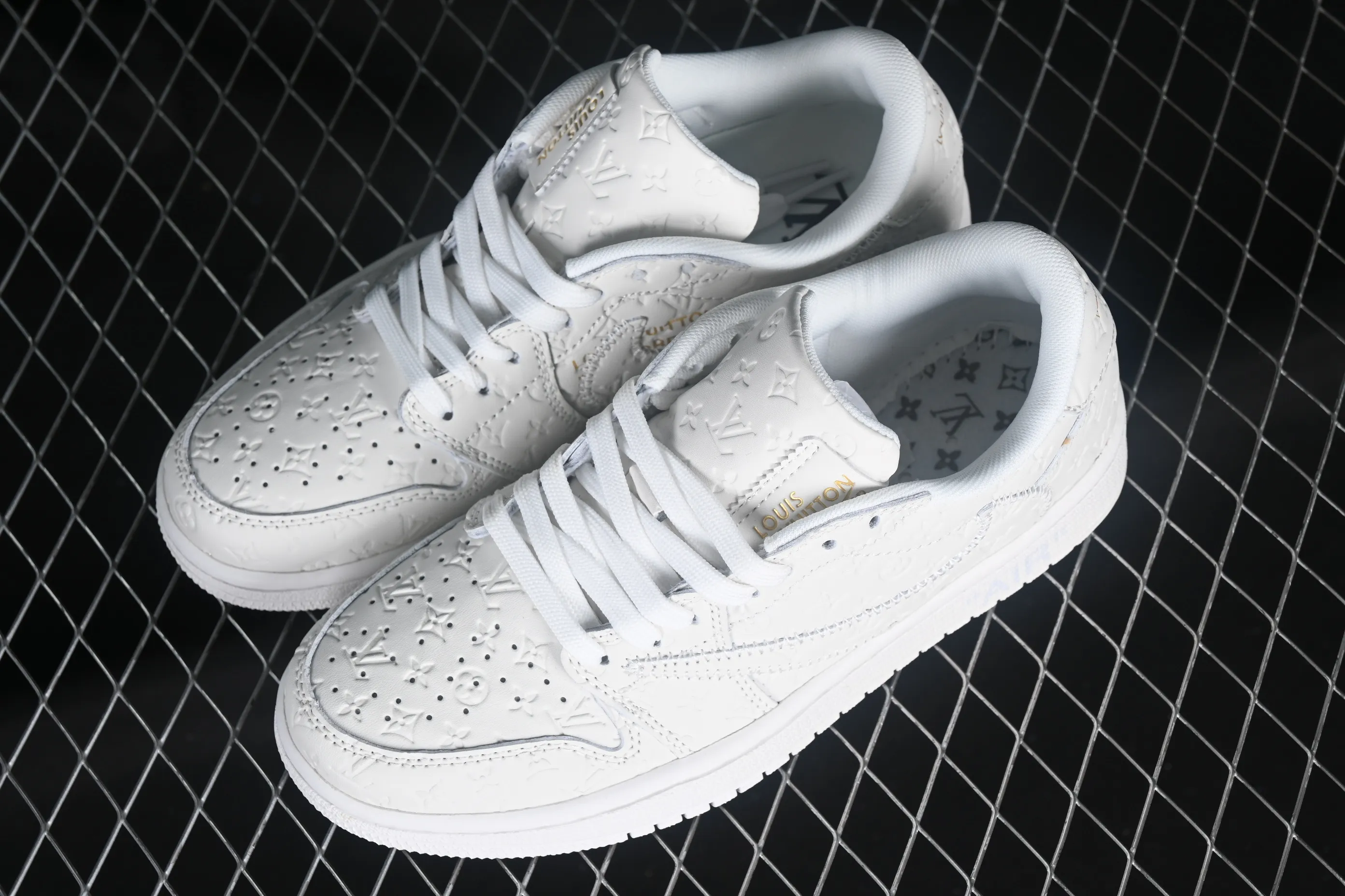 All categories Air Jordan Jordan series basketball shoes Air Jordan 1 Low LV x Travis Scott x Air Jordan 1 Low OG AJ1 Joe 1 undercut low top 1A9V87